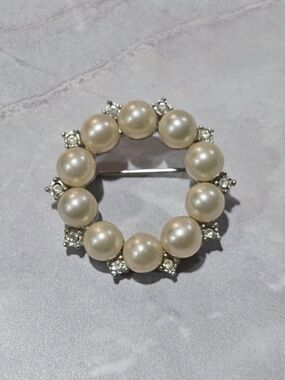 Vintage Marvella Pearl and Rhinestone Brooch